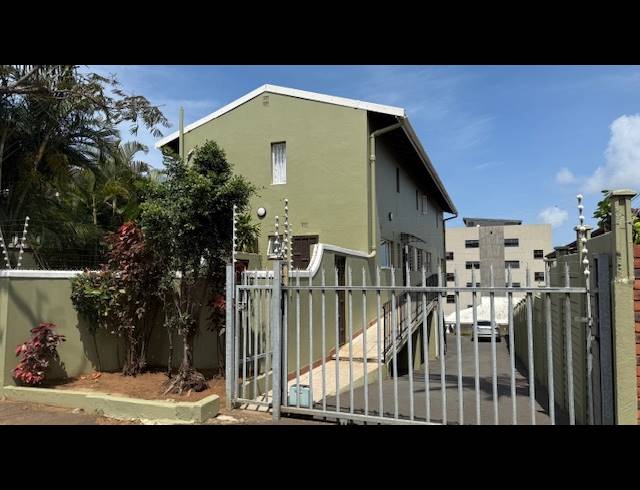 2 BEDROOM DUPLEX FOR SALE IN ESSENWOOD